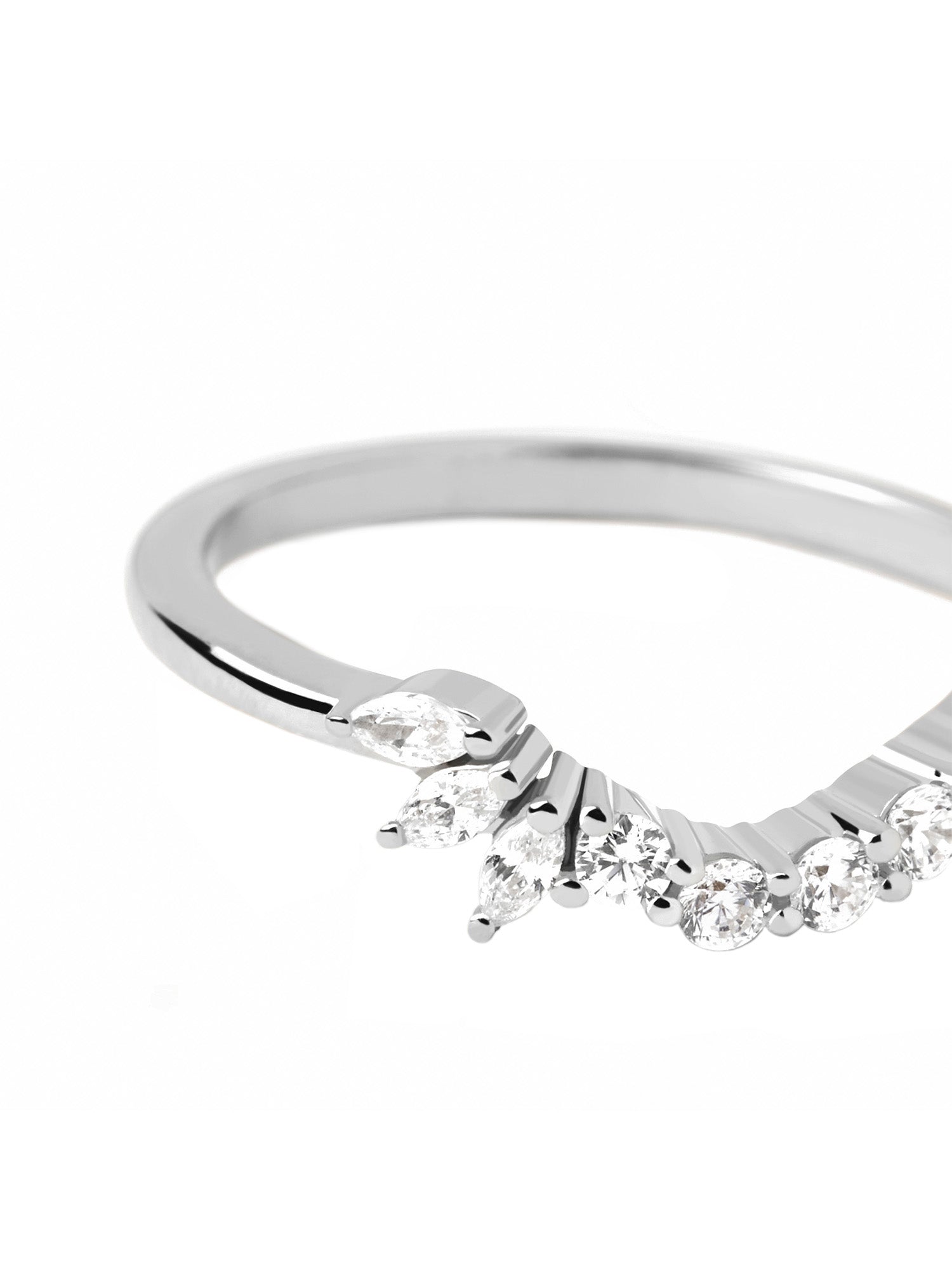 PDPaola Ring in der Farbe silber mit verschieden großen Zirkonias und einem Zirkoniadetail; Größe 50, Zusatzbild