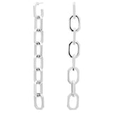 Zwei lange, silberne PDPaola Ohrhänger - The Chain Ohrringe mit geometrischen Kettengliedern, die Seite an Seite präsentiert werden - ein auffälliges Stück von PDPaola.