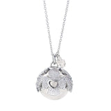 Die Amen Halskette - Angel Caller der Marke Amen aus 925er Sterlingsilber mit rundem Anhänger im Engeldesign und funkelnden Akzenten ist das himmlische Accessoire für jedes Outfit.