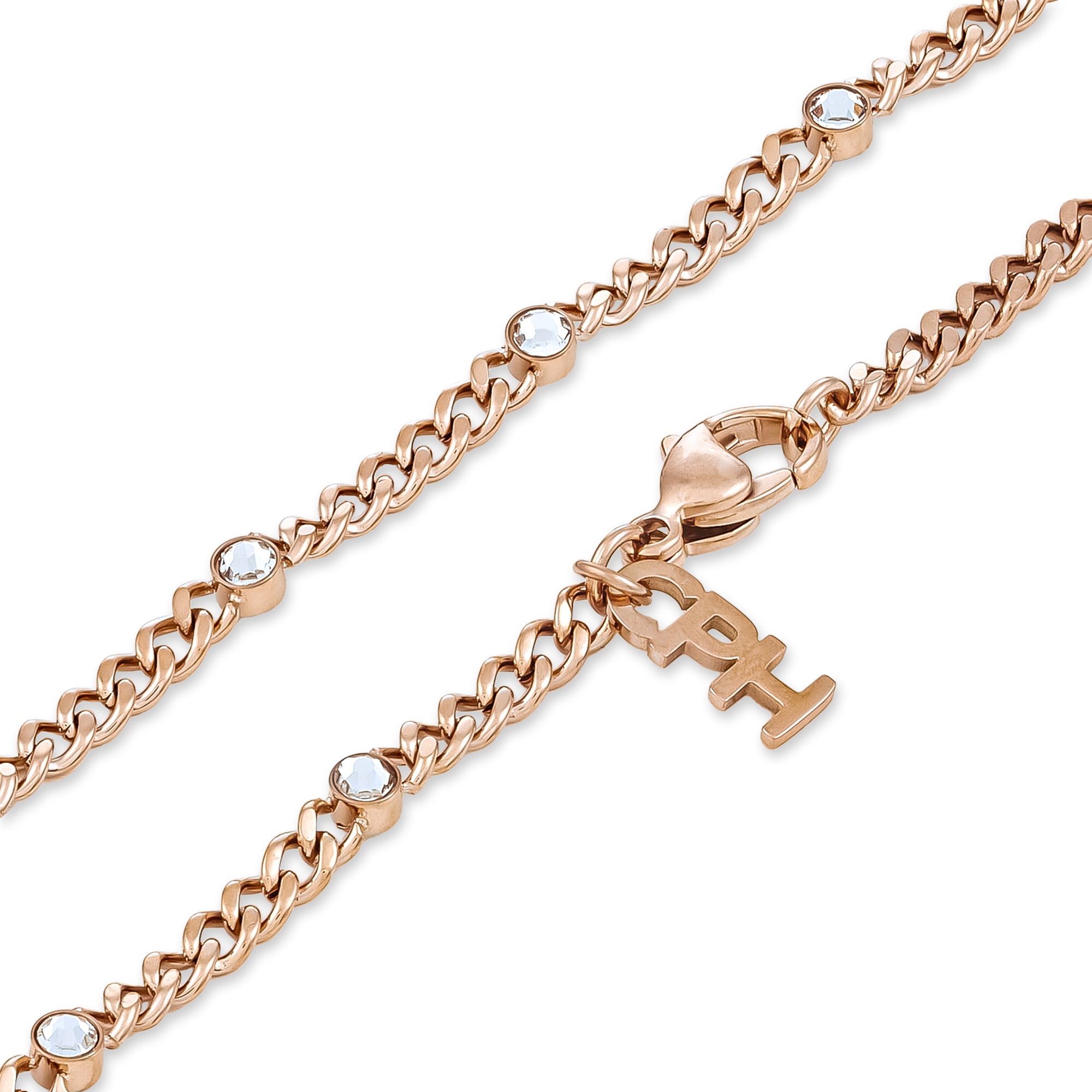 Roségoldene Halskette mit klaren Schmucksteinen und hängenden QPH-Anhängern, elegant kombiniert mit dem Copenhagen Studios Armband - Glittery für einen raffinierten Look.