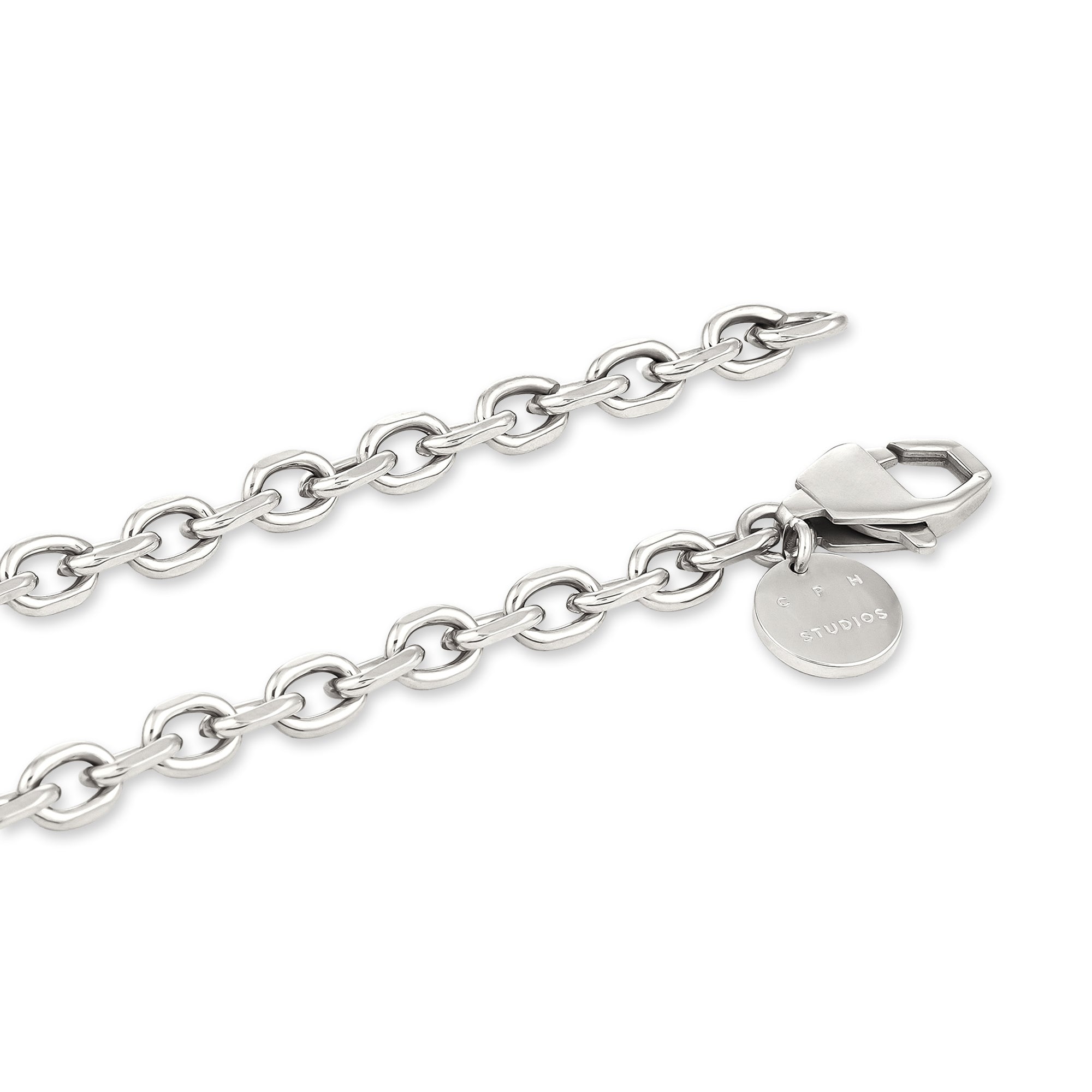 Silbernes Kettenarmband "Armband - Basic Chains" von Copenhagen Studios, abgebildet auf weißem Hintergrund. Ideal zum Kombinieren mit Ihrem Lieblings-Statement-Schmuck oder Chunky-Armband von Copenhagen Studios.