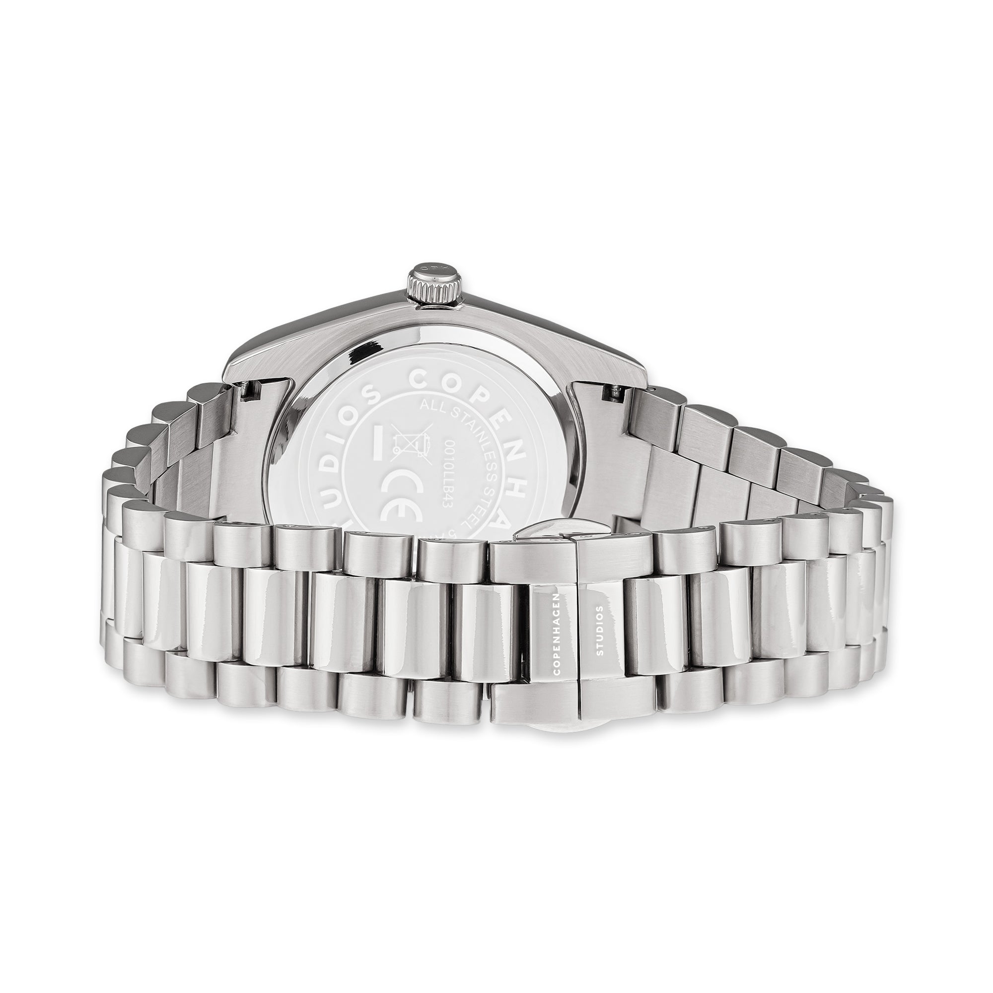 Die COPENHAGEN STUDIOS Armbanduhr ist eine runde, silberne Metalluhr mit einem dicken Gliederarmband. Auf der Rückseite ist "Copenhagen Studios" eingraviert - ein elegantes Design mit zeitlosem Stil.