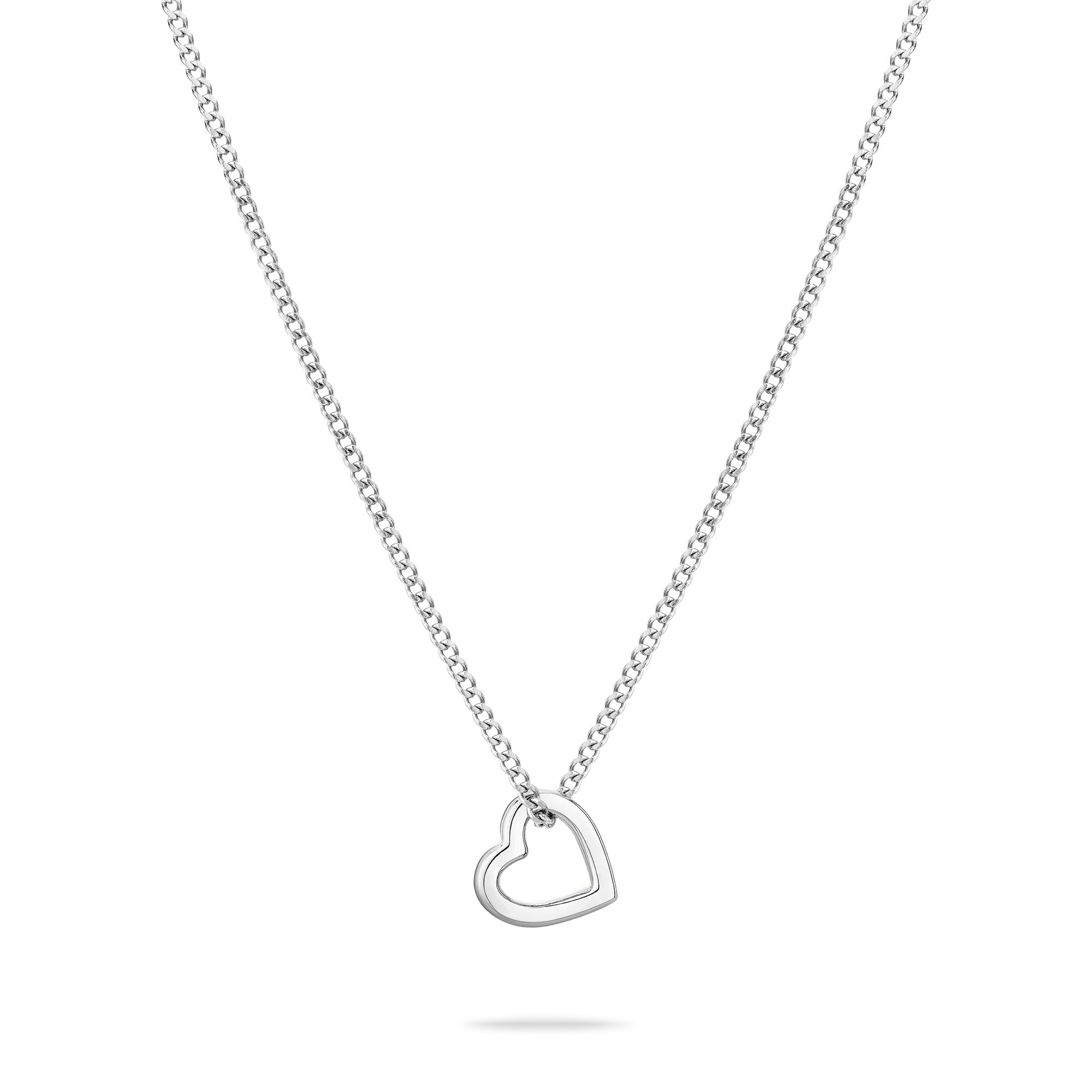 Tamaris Halskette - The Love Heart von Tamaris, bestehend aus einer silbernen Kette mit einem herzförmigen Anhänger auf weißem Grund.
