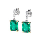 Amen Ohrringe - The Green Square Anhänger von Amen: Damenohrringe aus 925er Sterlingsilber mit grünen rechteckigen Steinen, goldenen Krappen und kleinen klaren Steinen am Stecker.