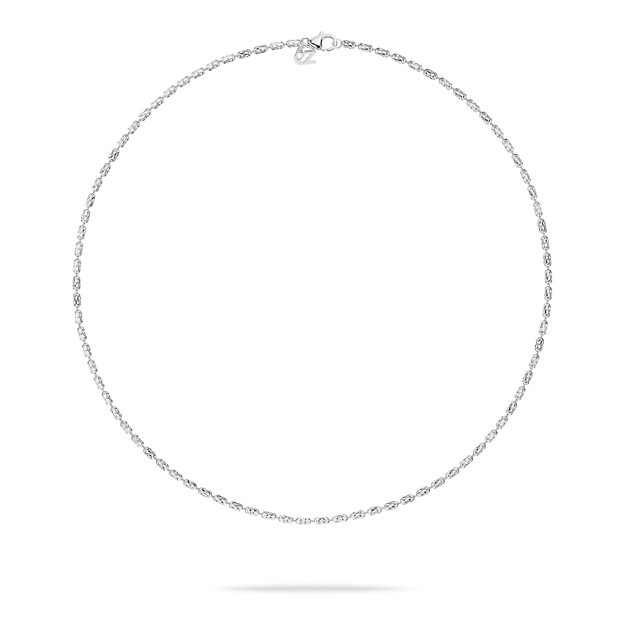 Die Echtzeit Halskette - The Glitter One von Echtzeit besteht aus 925er Sterling Silber mit gedrehtem Glieddesign und wird in Kreisform auf weißem Hintergrund präsentiert.