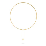 Die Echtzeit Halskette - The Sleek One von Echtzeit ist eine dünne Goldkette mit einem kleinen baumelnden Anhänger, ideal für schicke Layering-Looks. Abgebildet auf weißem Hintergrund.