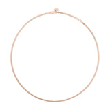Die Echtzeit Halskette - The Sleek One von Echtzeit ist eine dünne roségoldene Halskette mit Karabinerverschluss in runder Form auf weißem Grund - ideal für den trendigen Lagenlook.