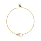 Das Echtzeit Armband - Like Diamonds von Echtzeit ist ein zartes goldenes Kettenarmband mit einem verschlungenen Schlaufenmotiv und einem kleinen Verschluss, der mit zwei funkelnden Steinen verziert ist, inspiriert von unendlichem Schmuckdesign.