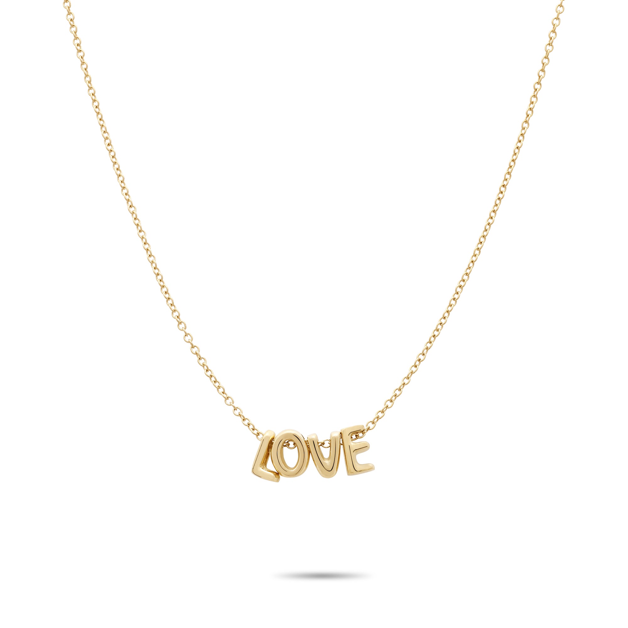 Die Echtzeit Halskette - Love Letters von Echtzeit zeigt das Wort LOVE in Großbuchstaben als eleganter Anhänger auf schlichtem weißen Hintergrund.