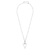 Die LIEBESKIND BERLIN Halskette - The Geometric von Liebeskind Berlin kombiniert polierten Edelstahl mit einem Dreieck- und Kreis-Anhänger für einen modernen 70ies Look auf filigraner Kette.