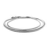 Liebeskind Berlin Armband bestehend aus einem silbernem Armreif und einer silbernen Schlangenkette im Layeringstyle; Zusatzbild