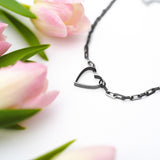 Liebeskind Berlin Halskette bestehend aus einer schwarzen Gliederkette mit einem Herzanhänger; Produktbild