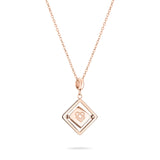 Liebeskind Berlin Halskette bestehend aus einer roségoldenen Ankerkette und einem drehbaren Anhänger mit graviertem Logo auf der einen und graviertem Logoschriftzug auf der anderen Seite; Produktbild