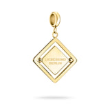 Goldener Liebeskind Berlin Charm mit drehbarem Plättchen, graviertem Wassermann-Zodiac-Symbol auf der einen und Logoschriftzug auf der anderen Seite; Produktbild