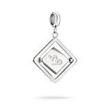 Silberner Liebeskind Berlin Charm mit drehbarem Plättchen, graviertem Steinbock-Zodiac-Symbol auf der einen und Logoschriftzug auf der anderen Seite; Produktbild