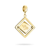 Goldener Liebeskind Berlin Charm mit drehbarem Plättchen, graviertem Steinbock-Zodiac-Symbol auf der einen und Logoschriftzug auf der anderen Seite; Produktbild