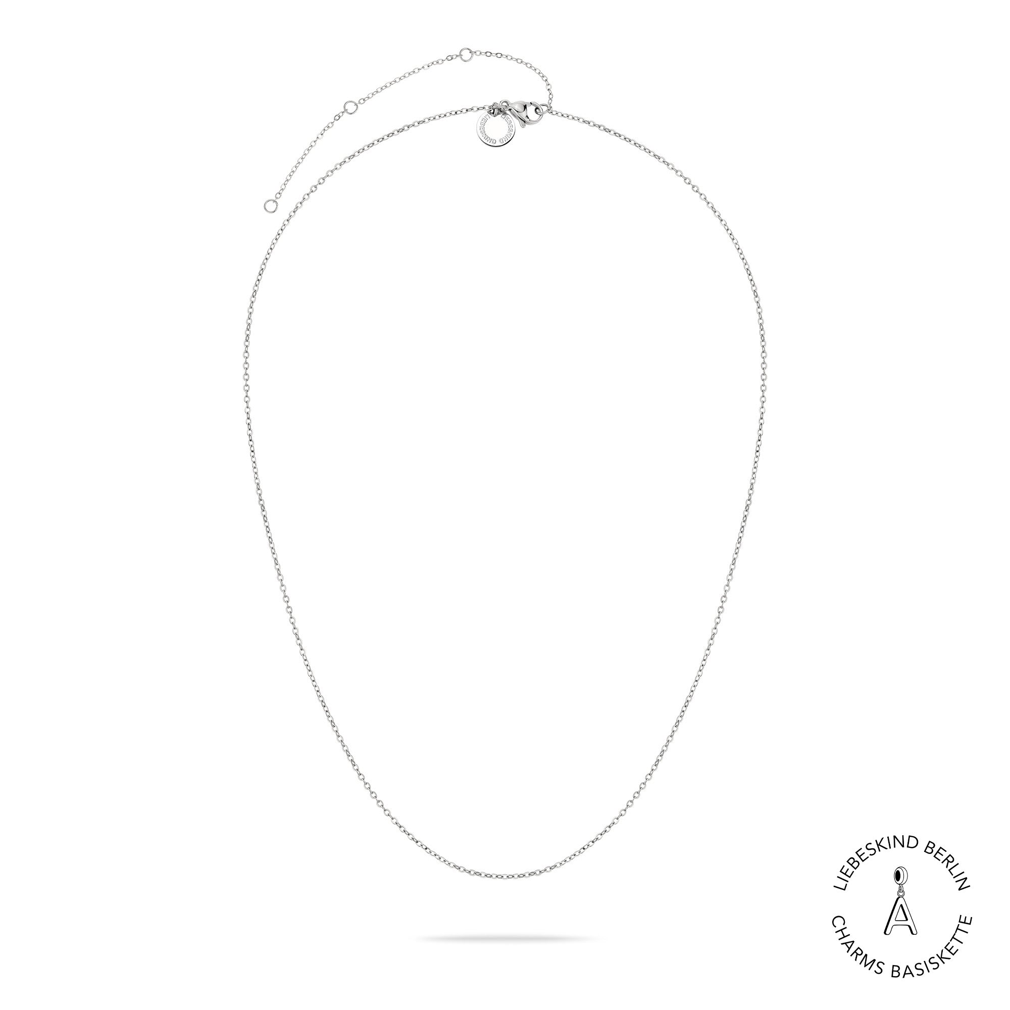 Zarte LIEBESKIND BERLIN Halskette - Charms Basiskette für Damen in Silber mit kleiner Schließe, abgebildet auf weiß. Liebeskind Berlin Logo unten abgebildet.