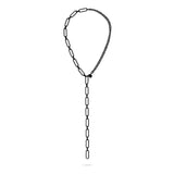 Die LIEBESKIND BERLIN Halskette - Two Chain von Liebeskind Berlin zeichnet sich durch ein asymmetrisches Design mit rechteckigen und runden Gliedern aus. So entsteht eine einzigartige Statement-Halskette, bei der eine Seite länger ist als die andere.