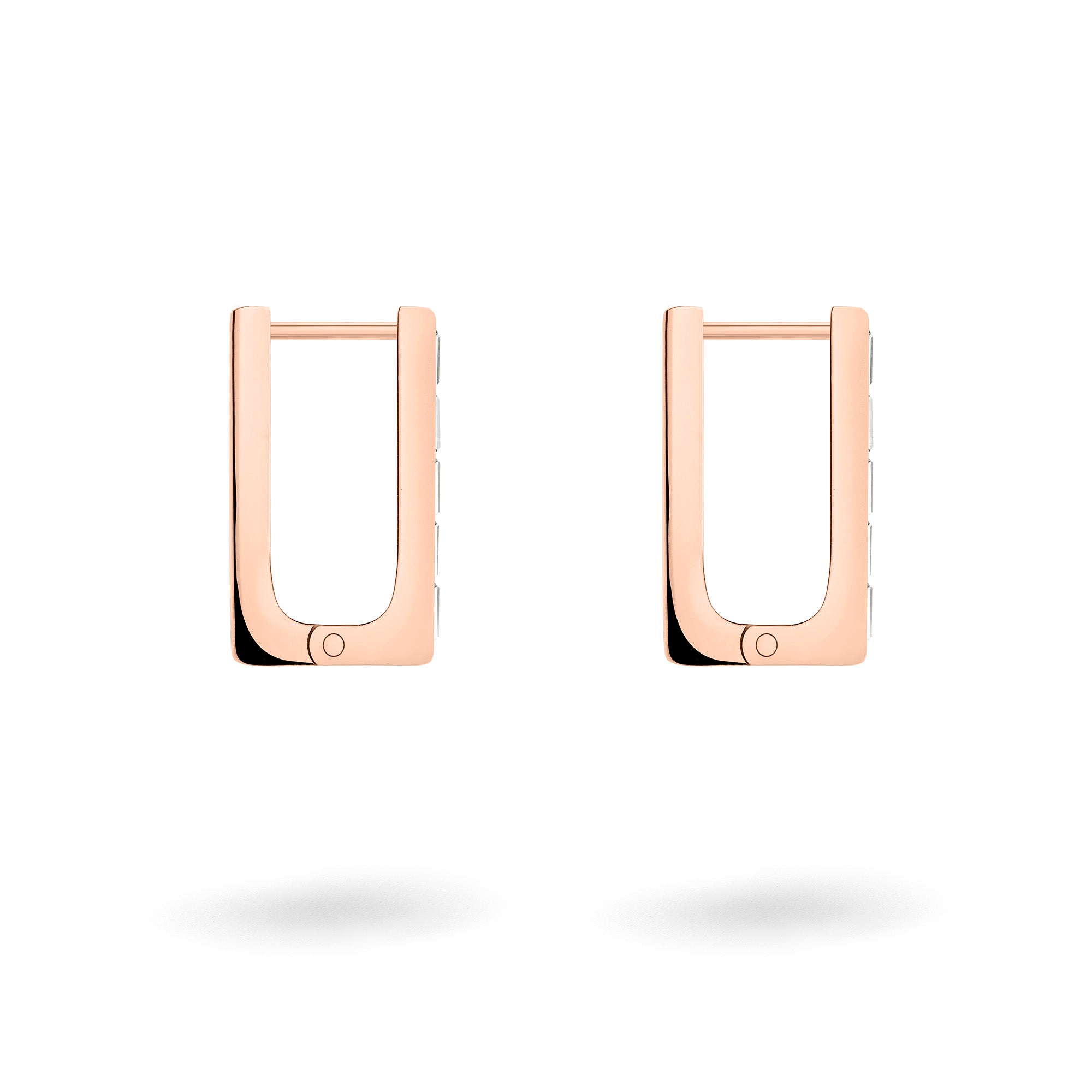 Liebeskind Berlin Creole - Sparkle Link Ohrringe aus Roségold mit flachem, geometrischem Design und dezenten Zirkonia-Akzenten auf weißem Hintergrund.