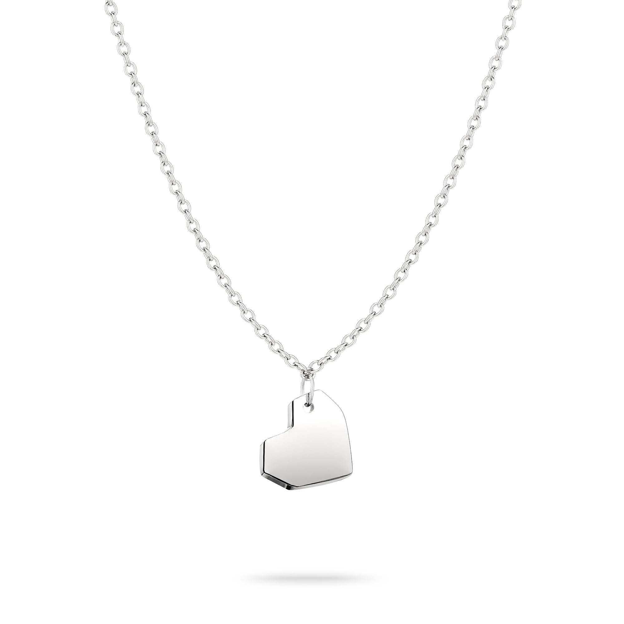 Die LIEBESKIND BERLIN Halskette - Urban Heart von Liebeskind Berlin präsentiert sich mit einem geometrischen Herzanhänger und verkörpert zeitlose Eleganz auf schlichtem, weißem Hintergrund.