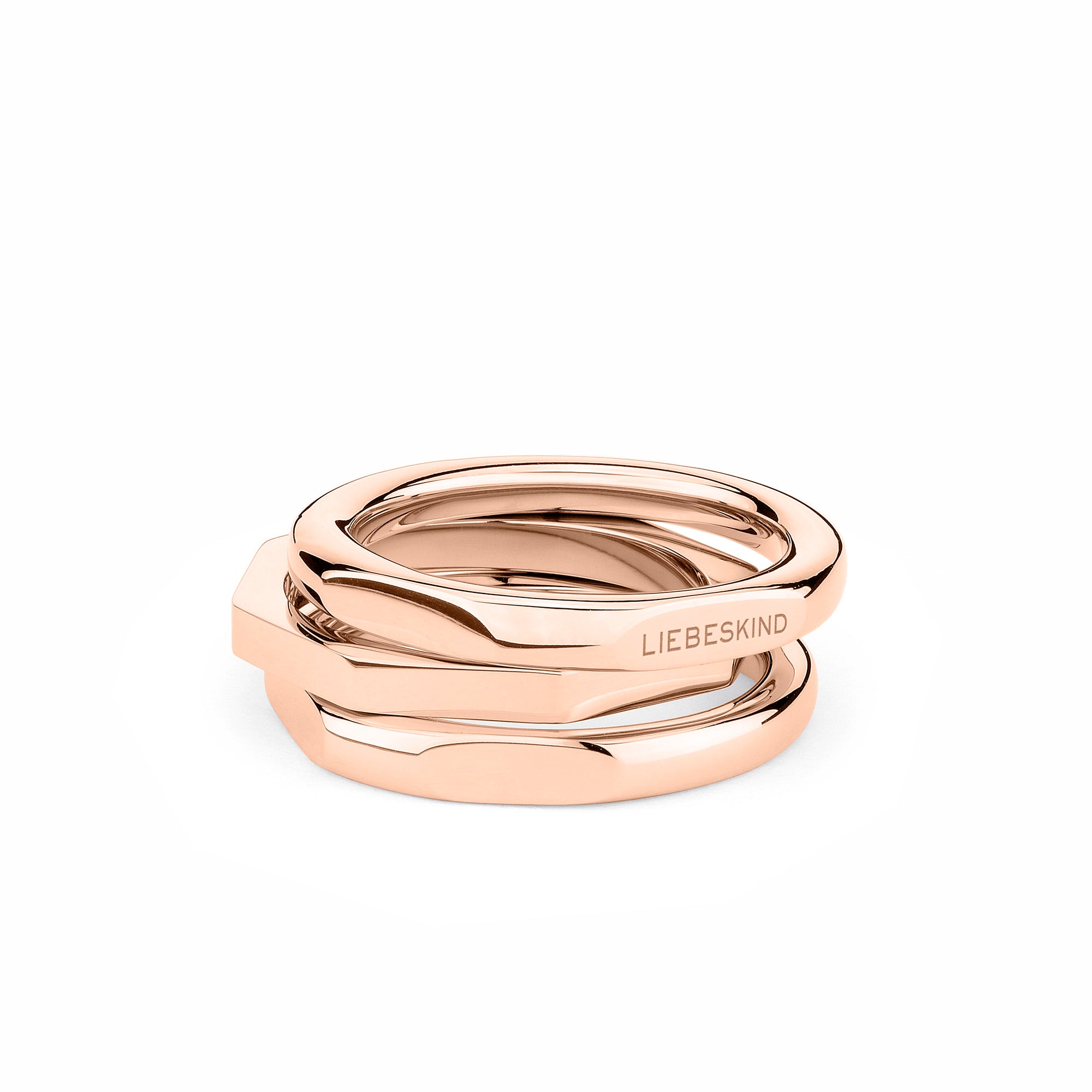 Der LIEBESKIND BERLIN Ring - Urban Chic in 58 von Liebeskind Berlin besticht durch sein modernes, gedrehtes Roségold-Design und die einzigartige Gravur - perfekt zum Kombinieren mit Ihrem Lieblingsring-Set oder eckigen Ringen.