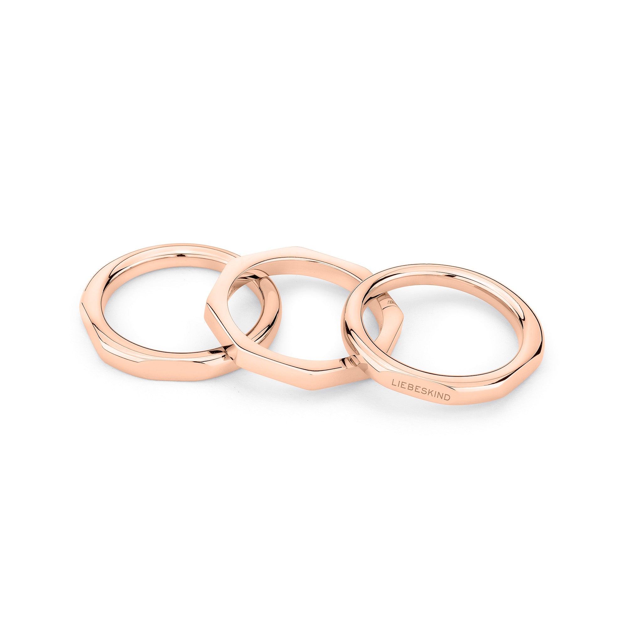 Der LIEBESKIND BERLIN Ring - Urban Chic in 58 von Liebeskind Berlin ist ein stilvolles Set mit zwei runden und einem sechseckigen Ring aus Roségold mit einer eleganten LIEBESKIND-Gravur auf einem Stück.