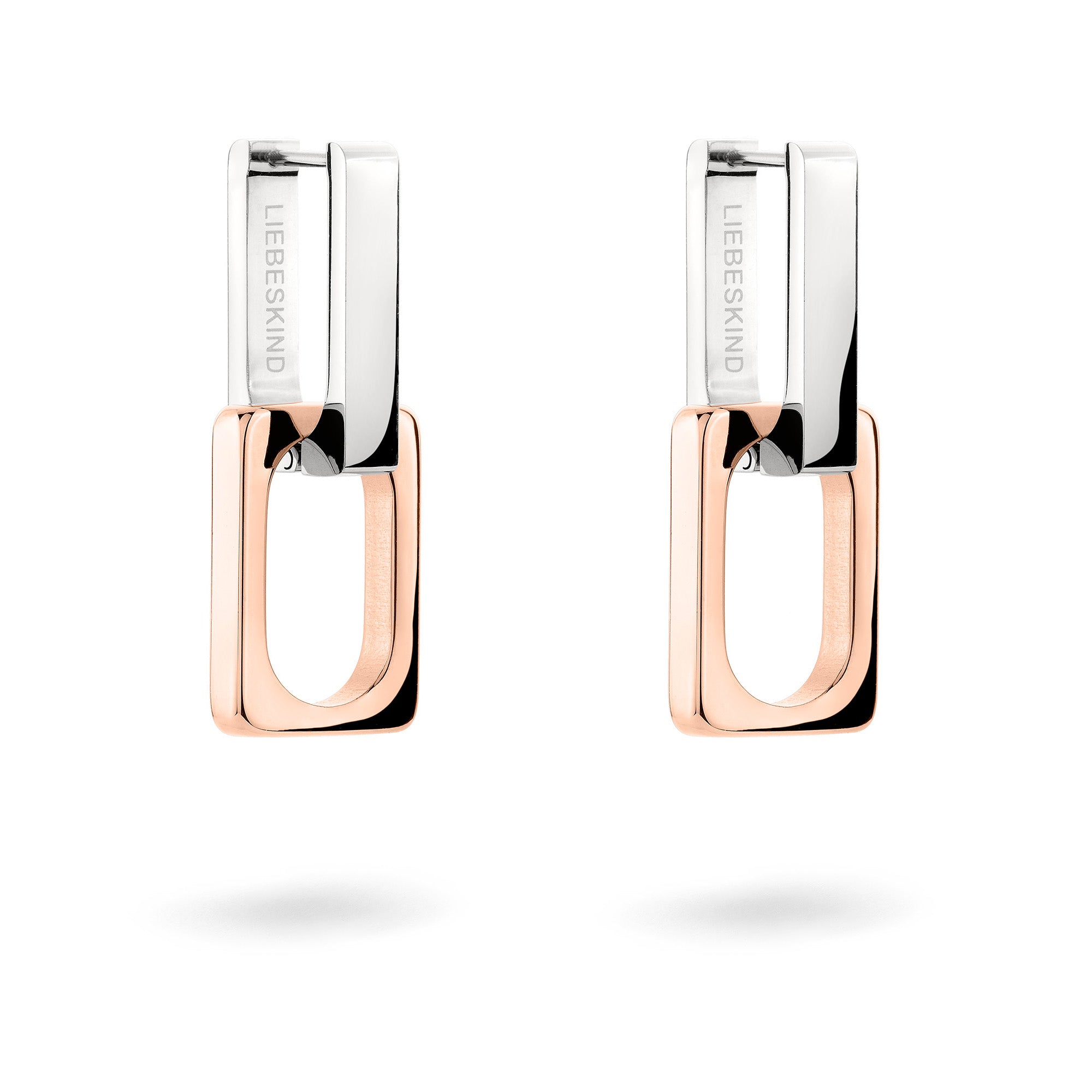 Die Ohrringe LIEBESKIND BERLIN Creole - Big Link von Liebeskind Berlin sind mit zweifarbigen Gliedern aus Roségold und Silber versehen, die auf dem silbernen Teil graviert sind - ein elegantes Statement aus Edelstahl.
