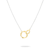 Die LIEBESKIND BERLIN Halskette - The Organic Twist von Liebeskind Berlin zeigt einen goldenen abstrakten Anhänger an einer polierten Edelstahlkette, perfekt für schicke Lagenlooks, auf weißem Hintergrund.