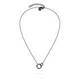 Die LIEBESKIND BERLIN Halskette - The Organic Twist von Liebeskind Berlin besteht aus zwei ineinandergreifenden runden Anhängern an einer schwarzen Kette und verleiht jedem Outfit moderne Eleganz und Stil. Auf weißem Hintergrund abgebildet.