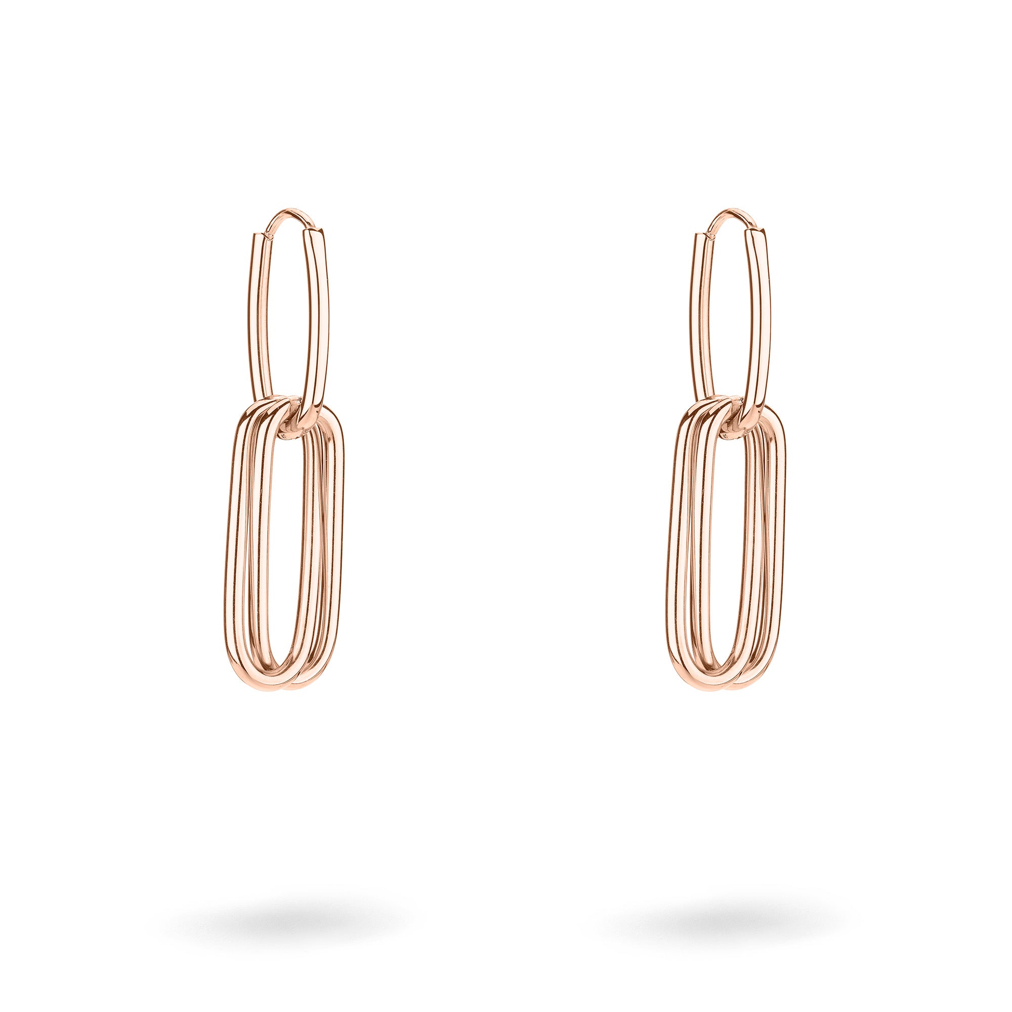 Die LIEBESKIND BERLIN Ohrhänger - Special Link von Liebeskind Berlin sind elegante, längliche, ovale Ohrringe in Gold, ein zeitloses Accessoire, das auf weißem Hintergrund wunderschön zur Geltung kommt.