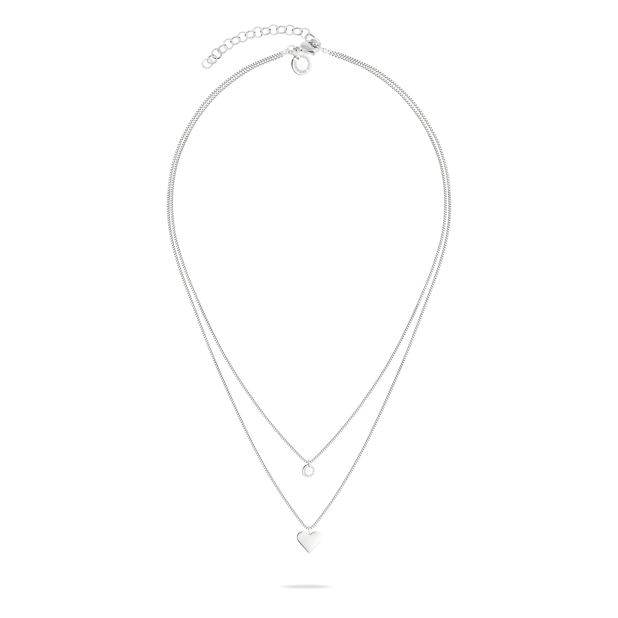 Die LIEBESKIND BERLIN Halskette - Layered Love von Liebeskind Berlin besticht durch ihr stilvolles, doppellagiges Silberdesign mit kleinem Kreisanhänger und Herzanhänger, gefertigt aus langlebigem Edelstahl für dauerhaften Glanz.