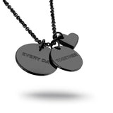 Die LIEBESKIND BERLIN Halskette - Together, Today, Everyday von Liebeskind Berlin hat einen Herzanhänger und zwei gravierte Scheiben. Eine schicke Halskette aus Edelstahl, perfekt als besonderes Geschenk.