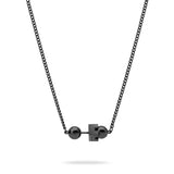 Die Liebeskind Berlin Halskette - Steel Ball überzeugt mit minimalistischem Design: Schwarze Kette, zwei runde Perlen und kleiner geometrischer Anhänger mittig auf weißem Hintergrund.