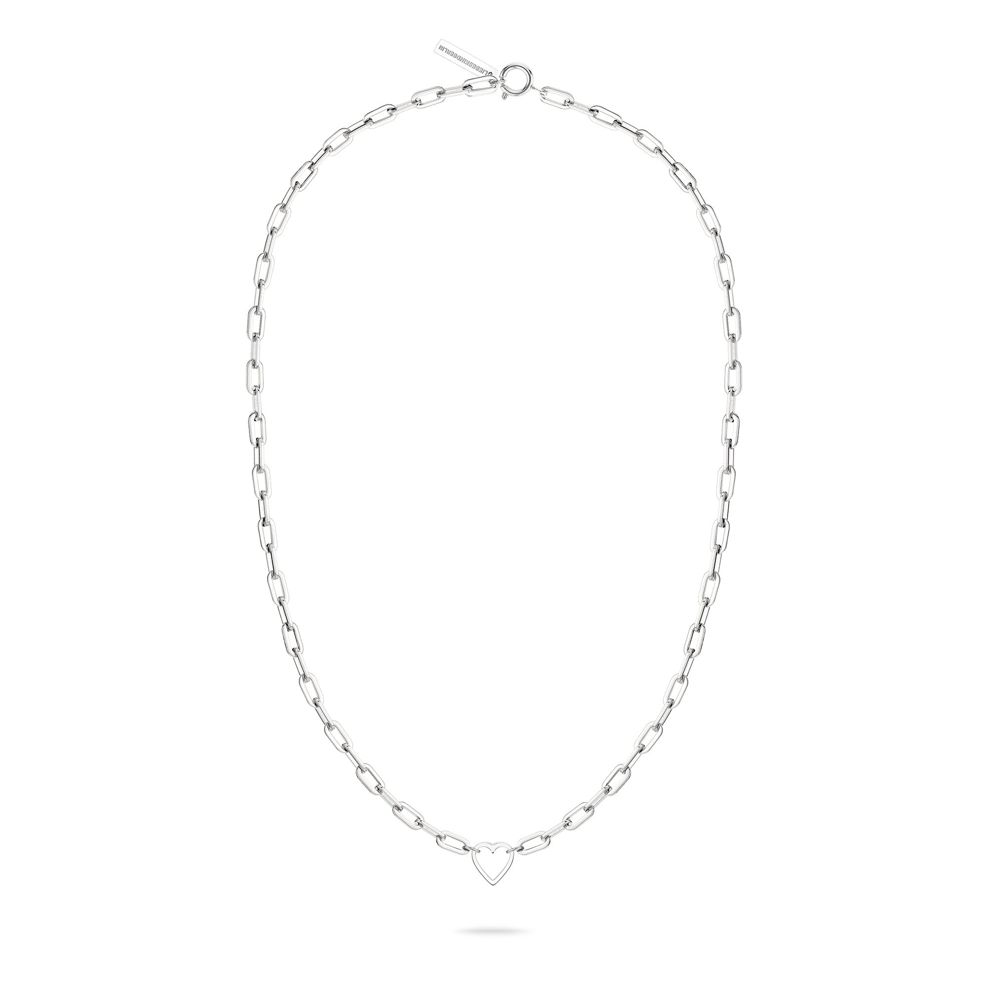 Die Liebeskind Berlin Halskette - In Liebe besteht aus einer Silberkette mit länglichen Gliedern und einem kleinen Herzanhänger. Ein elegantes Geschenk aus der Liebeskind Berlin Kollektion.