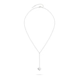 Die Liebeskind Berlin Halskette - Broken Heart ist eine silberne Kette mit einem herzförmigen Anhänger, die perfekt ist, um Eleganz in Ihre Sammlung zu bringen.