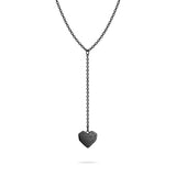 Die Liebeskind Berlin Halskette - Broken Heart ist eine schwarze Kette mit einem geometrischen Herzanhänger von Liebeskind Berlin, abgebildet auf weißem Hintergrund.