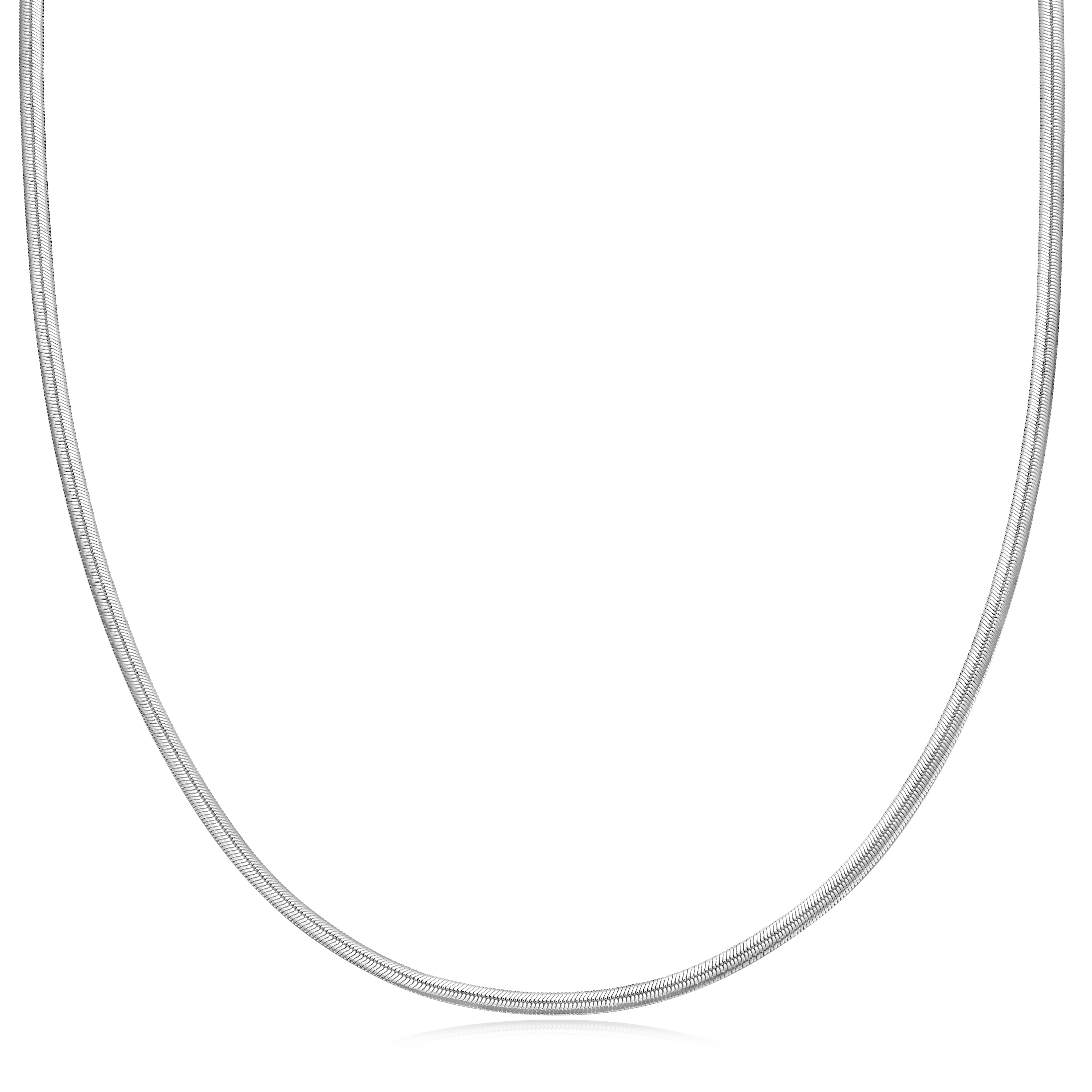 Die Ania Haie Halskette - Silver Flat Snake Chain von Ania Haie ist aus 925 Sterling Silber gefertigt und auf weißem Grund abgebildet, ideal um Ihrem Halskettenlook zeitlose Eleganz zu verleihen.
