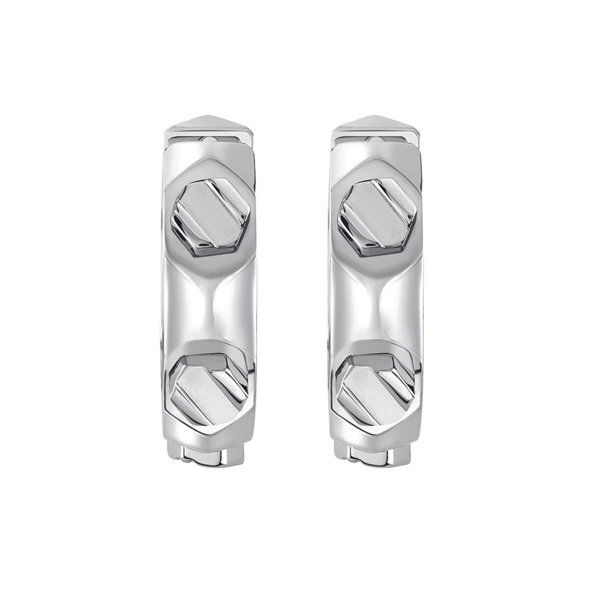 Die Philipp Plein Ohrringe - PLEIN CUFF sind sechseckige, silberne Creolen mit bolzenähnlichen Details von Philipp Plein, die sich perfekt eignen, um jedem Look einen mutigen, kantigen Stil zu verleihen. Abgebildet vor einem weißen Hintergrund.