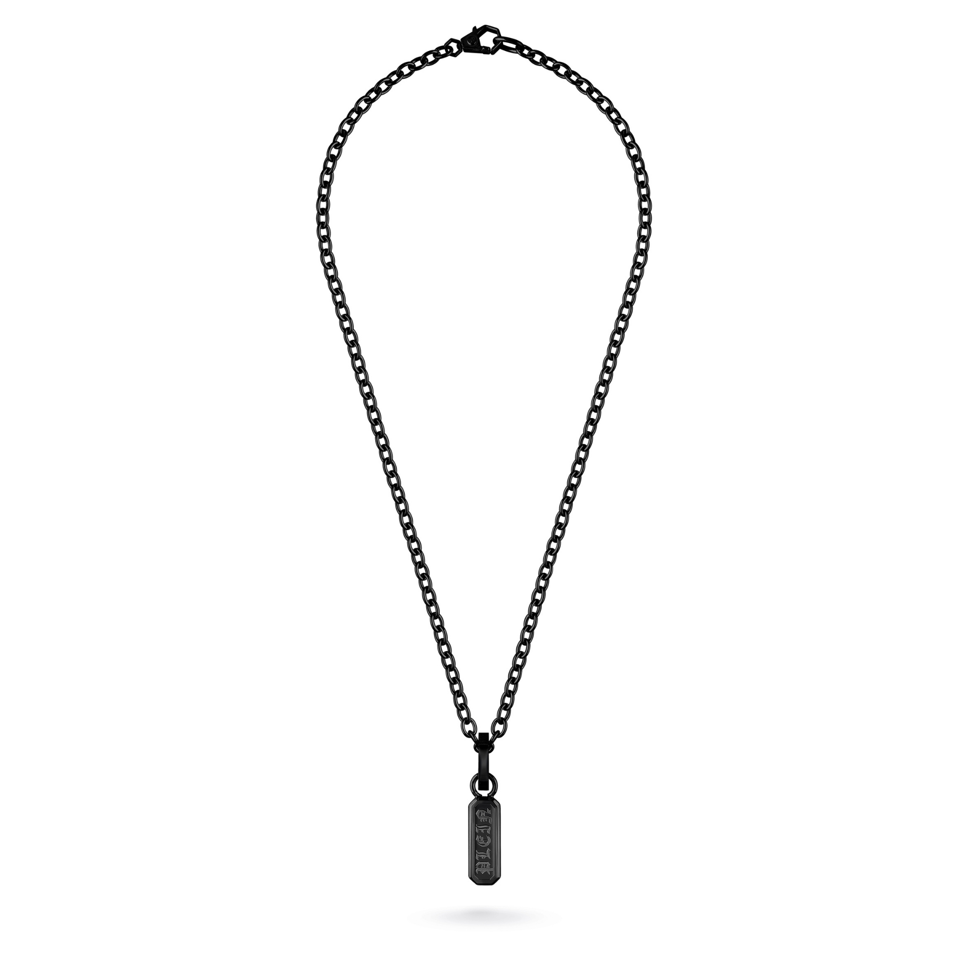 Die Philipp Plein Halskette - GOTHIC TAG ist eine schwarze Kette mit rechteckigem Anhänger, ausdrucksstark präsentiert vor weißem Hintergrund. Ein markantes Schmuckstück von Philipp Plein für deine Sammlung.