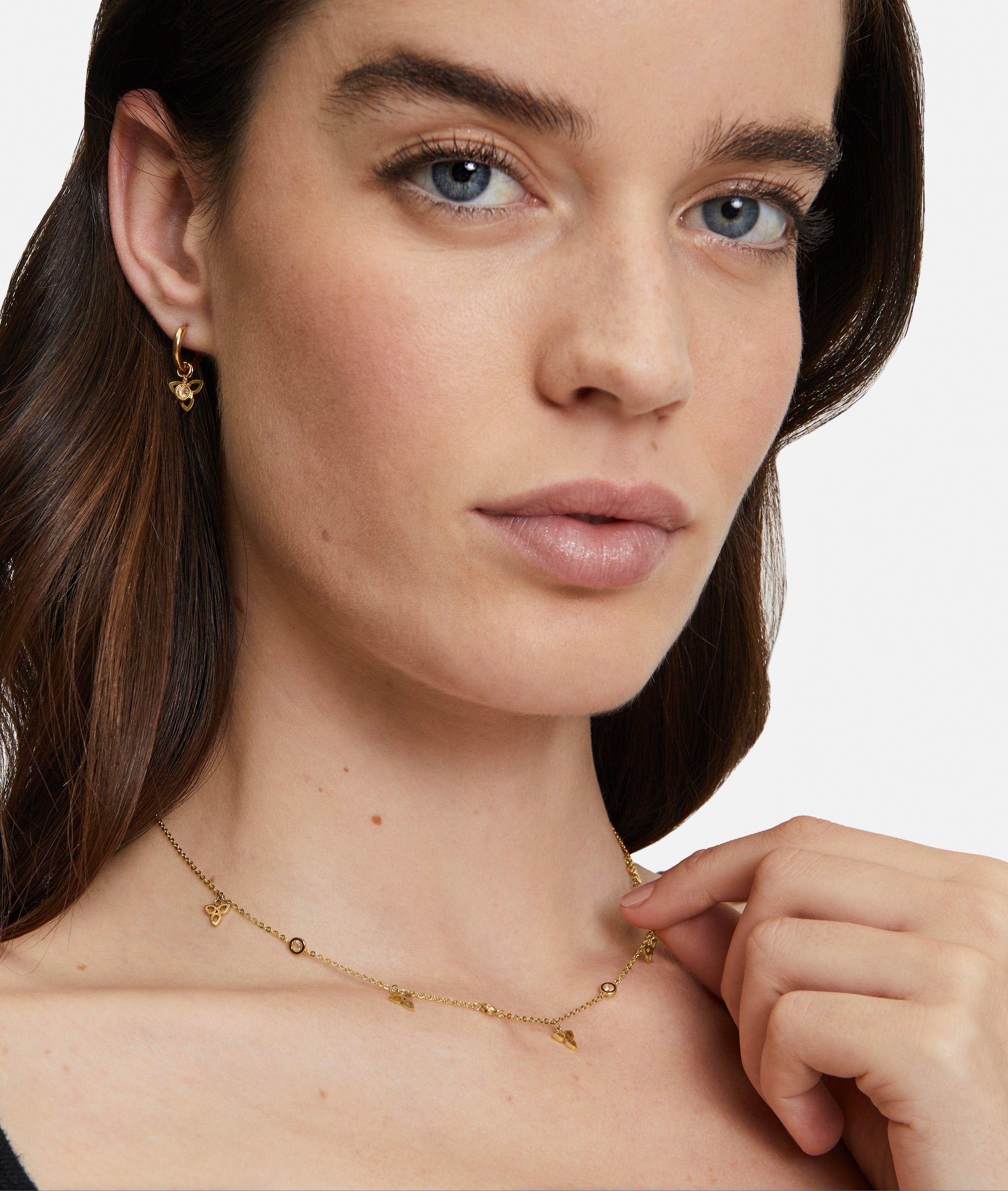 Tamaris Halskette mit feiner Gliederkette, Blütenanhängern und Zirkoniasteinen in der Farbe gold Produktbild