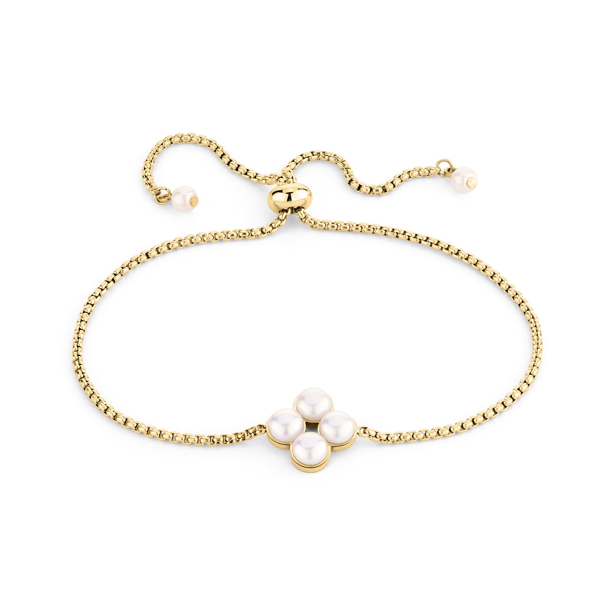 Das Tamaris Armband - The Flower Pearl ist ein zartes goldenes Kettenarmband mit vier weißen Perlen, die eine Blume bilden, und verstellbaren, perlenbesetzten Enden - ein perfektes Tamaris-Accessoire für jeden Anlass.