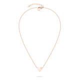 Die Tamaris Halskette - The T-Pattern Heart von Tamaris präsentiert sich mit einem roségoldenen, gesteppten Herzanhänger und einer verstellbaren Kette - perfekt als charmantes Geschenk vor weißem Hintergrund.