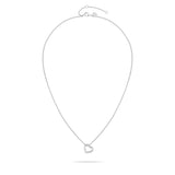 Die Tamaris Halskette - Sparkling Hearts von Tamaris besteht aus einer zarten Silberkette mit einem kleinen offenen Herzanhänger aus 925er Silber auf weißem Grund.