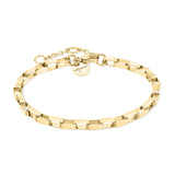 Das Tamaris Armband - The Edge von Tamaris mit goldfarbenen, flachen Gliedern und rundem Charm am verstellbaren Verschluss ist das ideale Accessoire für Frauen.