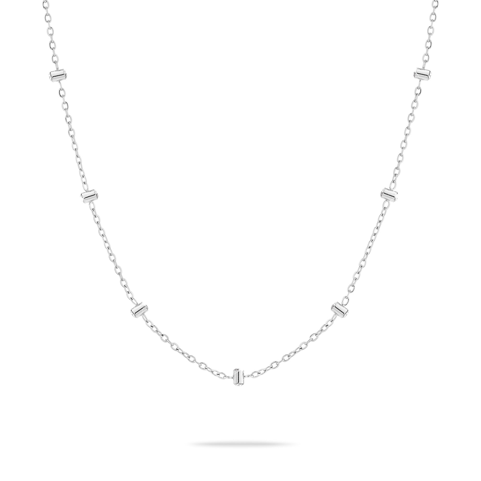 Die Tamaris Halskette - Tiny Tubes von Tamaris ist eine zarte silberne Kette mit kleinen horizontalen Stegen, ein filigranes und elegantes Accessoire - perfekt für dezente Eleganz zu jedem Outfit.