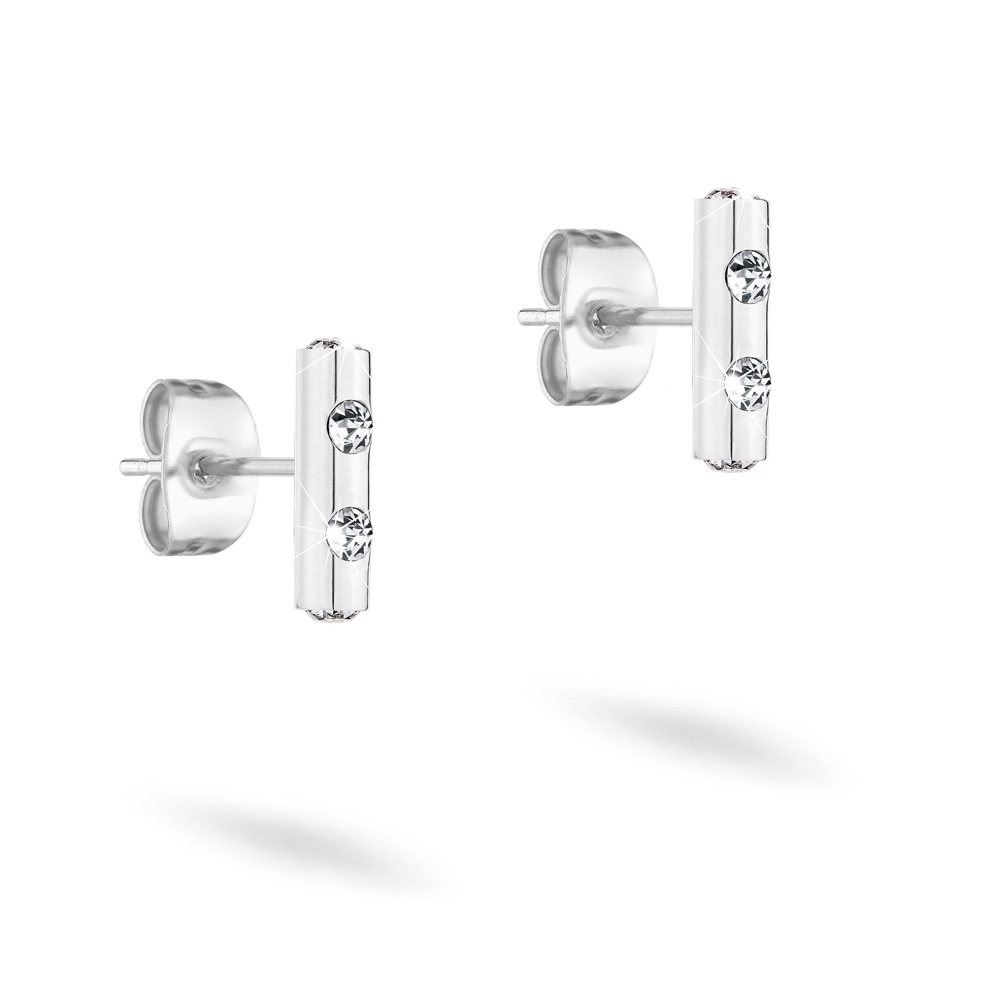 Tamaris Ohrstecker - Tiny Tubes von Tamaris in Silber-Optik, mit zwei kleinen Glassteinen pro Stecker, stilvoll auf weißem Hintergrund präsentiert.