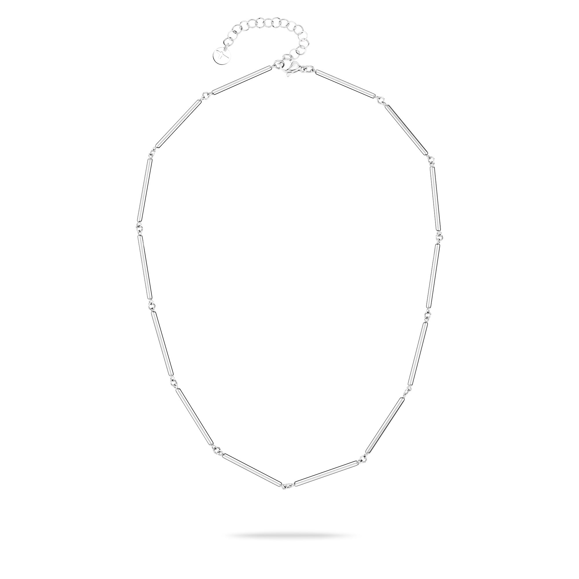 Tamaris Halskette - Modern Chain: Silberne Kette mit dünnen, rechteckigen Gliedern und kleinen runden Verbindern. Stilvoller Schmuck für Frauen von Tamaris auf weißem Hintergrund.