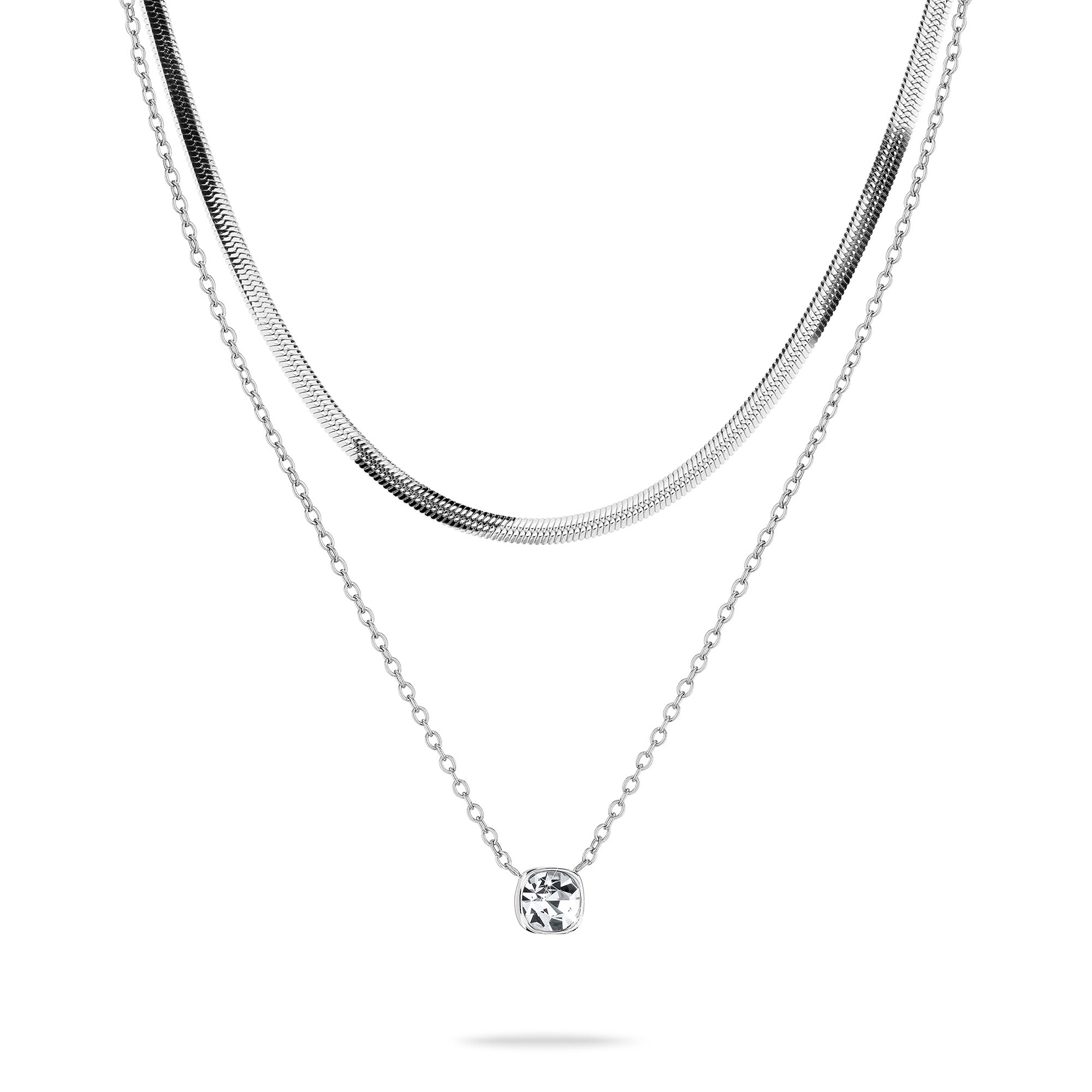 Das Tamaris Set - The Layer: Zwei Halsketten von Tamaris, kombiniert aus eleganter Schlangenkette und Kette mit funkelndem Solitär-Anhänger in Silber.