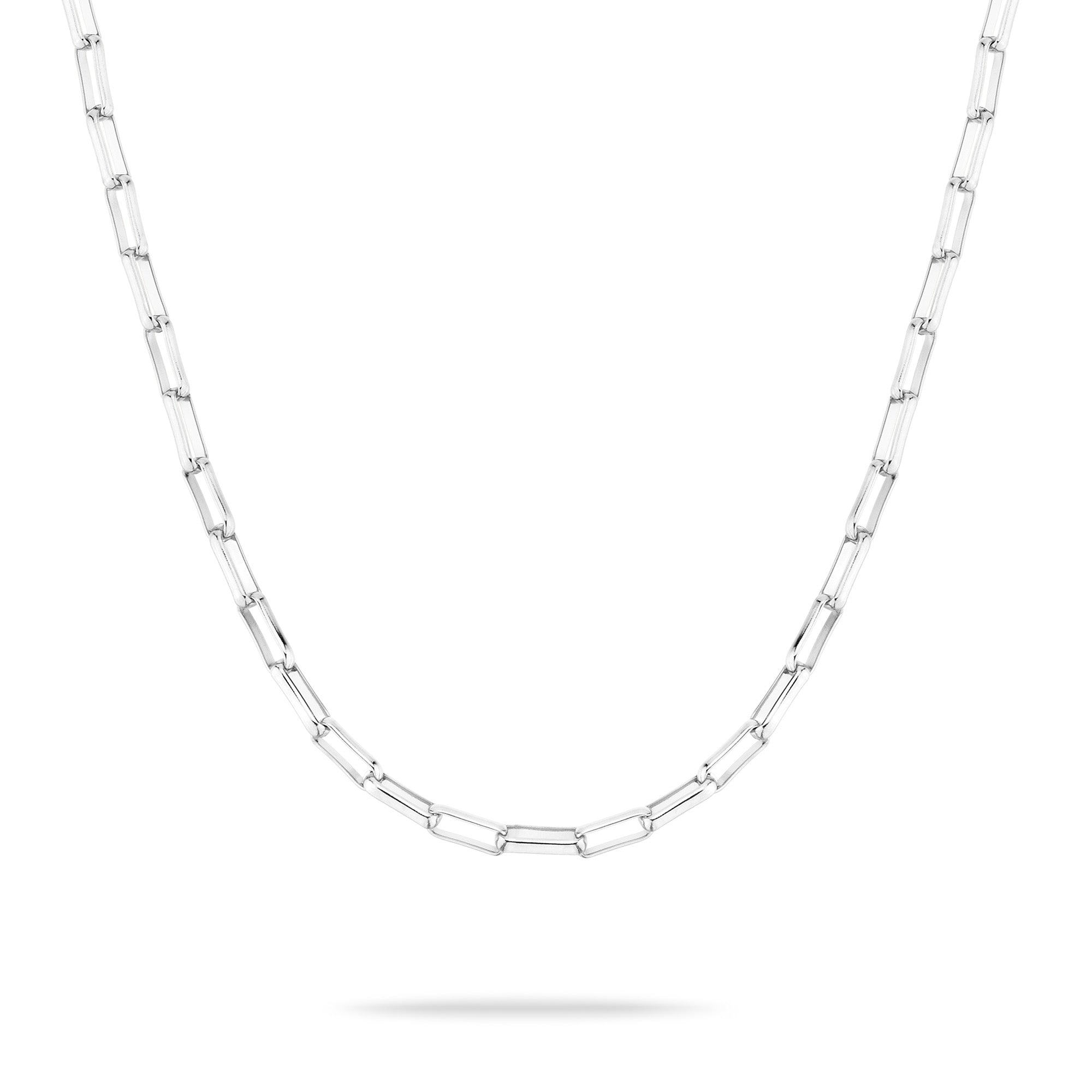 Die Tamaris Halskette - Modern Layering verfügt über elegante silberne rechteckige Glieder, ideal für Damen Schmuck und eine stilvolle Ergänzung zu jeder Tamaris Halskettenset Kollektion. Abgebildet auf einem weißen Hintergrund.