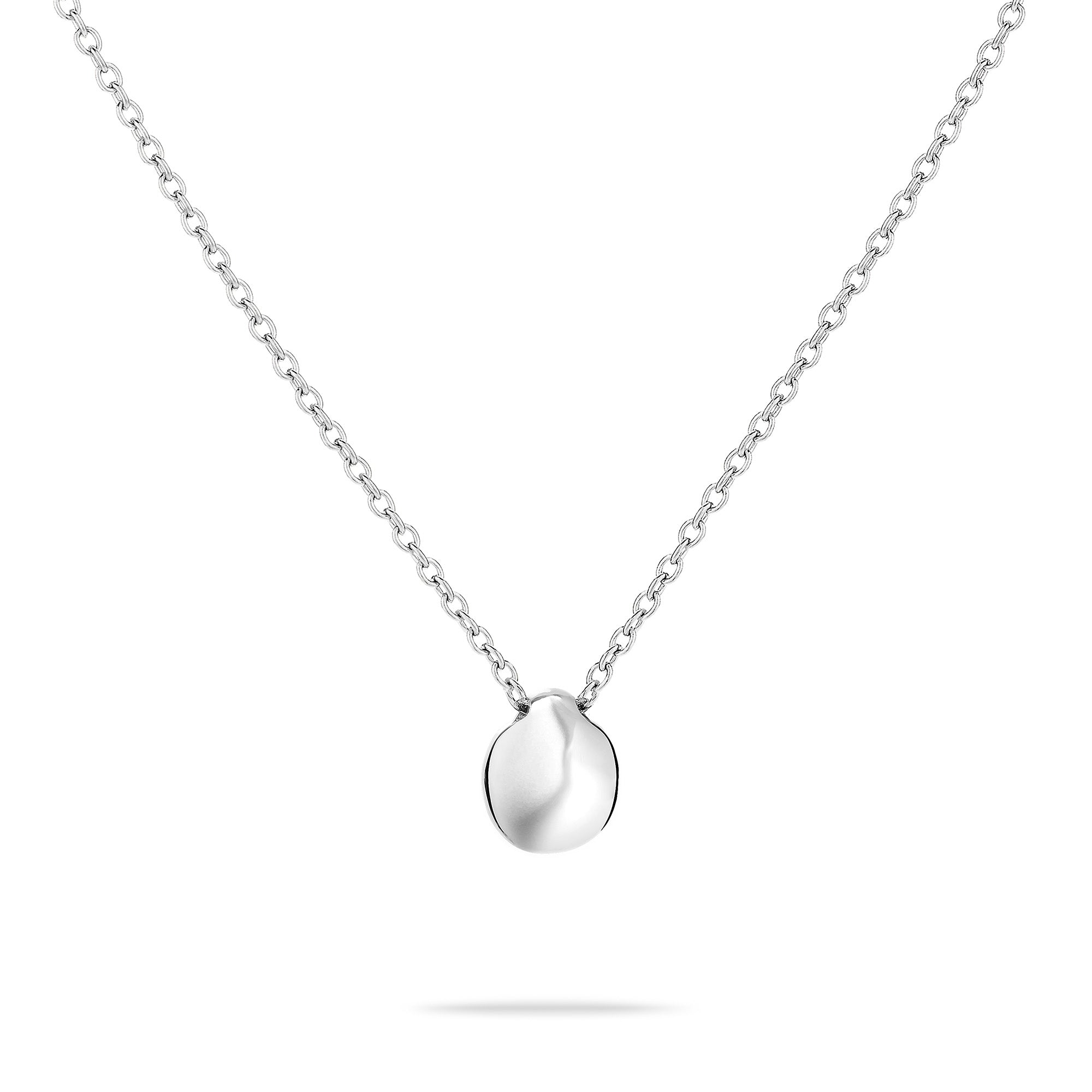 Die Tamaris Halskette - Modern Layering von Tamaris zeichnet sich durch einen schlanken, ovalen Anhänger aus, der sich perfekt als Damen Schmuck eignet. Die Halskette wird zentriert auf einem weißen Hintergrund präsentiert.